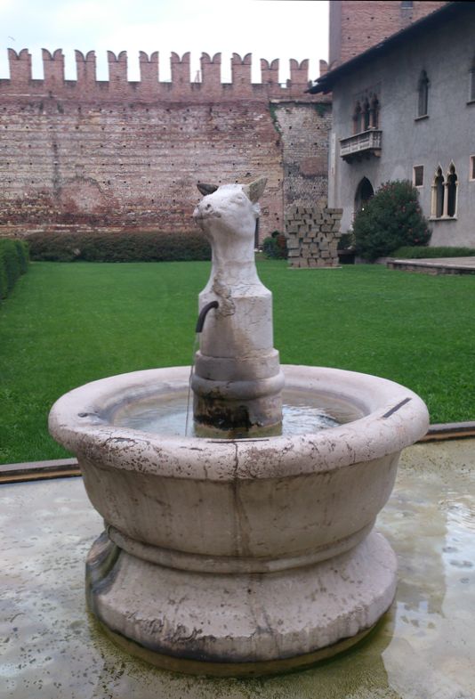 Verona - Castelvecchio - Fontana