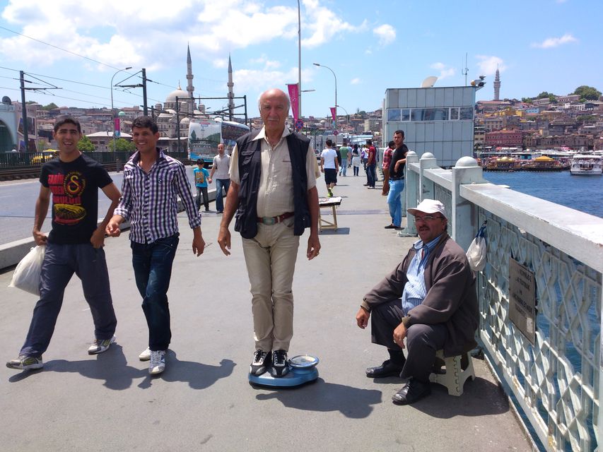Istanbul, 29 giugno 2014  -  Bilancia ponte Galata