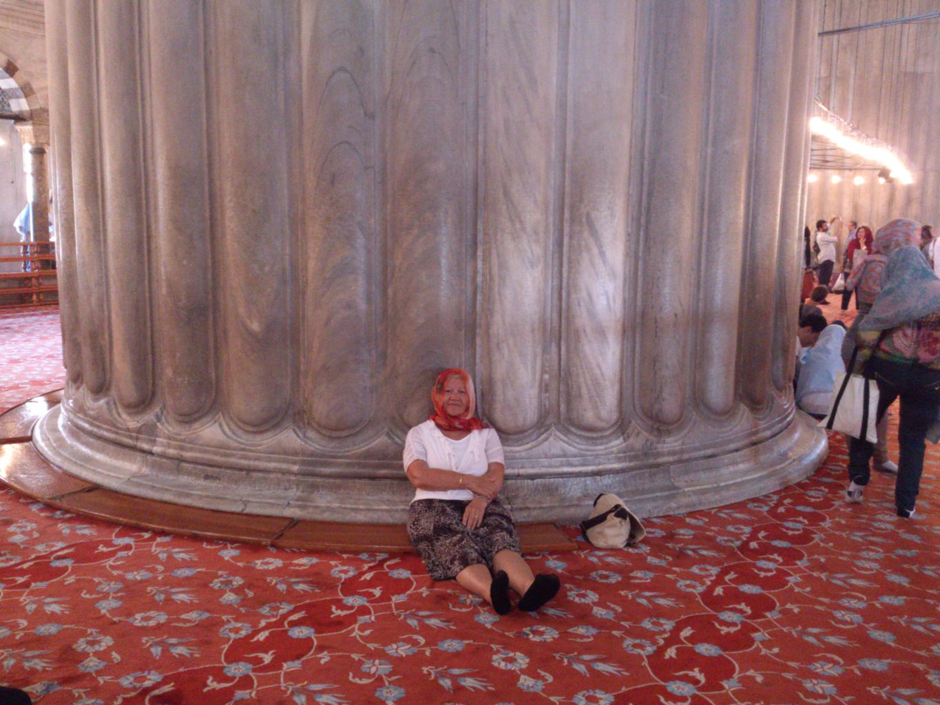 Istanbul, 30 giugno 2014. Sultan Ahmet cami. Interno della moschea blu.