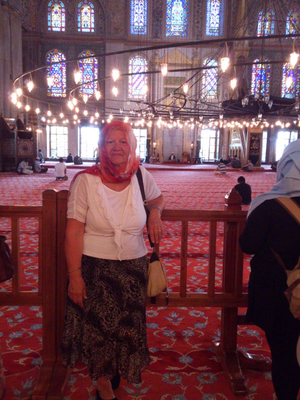 Istanbul, 30 giugno 2014. Sultan Ahmet cami. Interno della moschea blu.