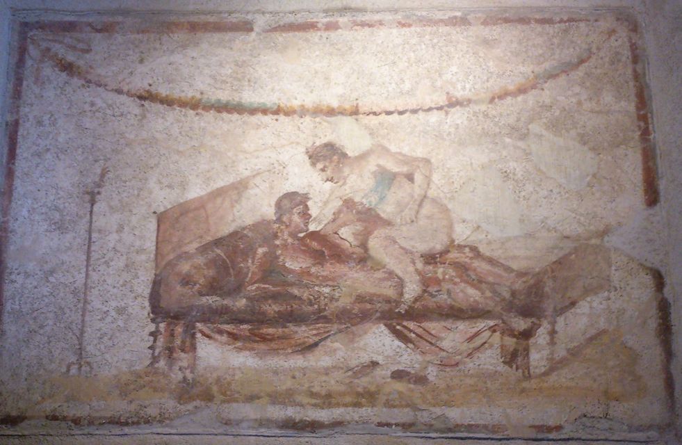 Pompei - Lupanare - Affresco illustrativo posto sopra l'entrata della cameretta...