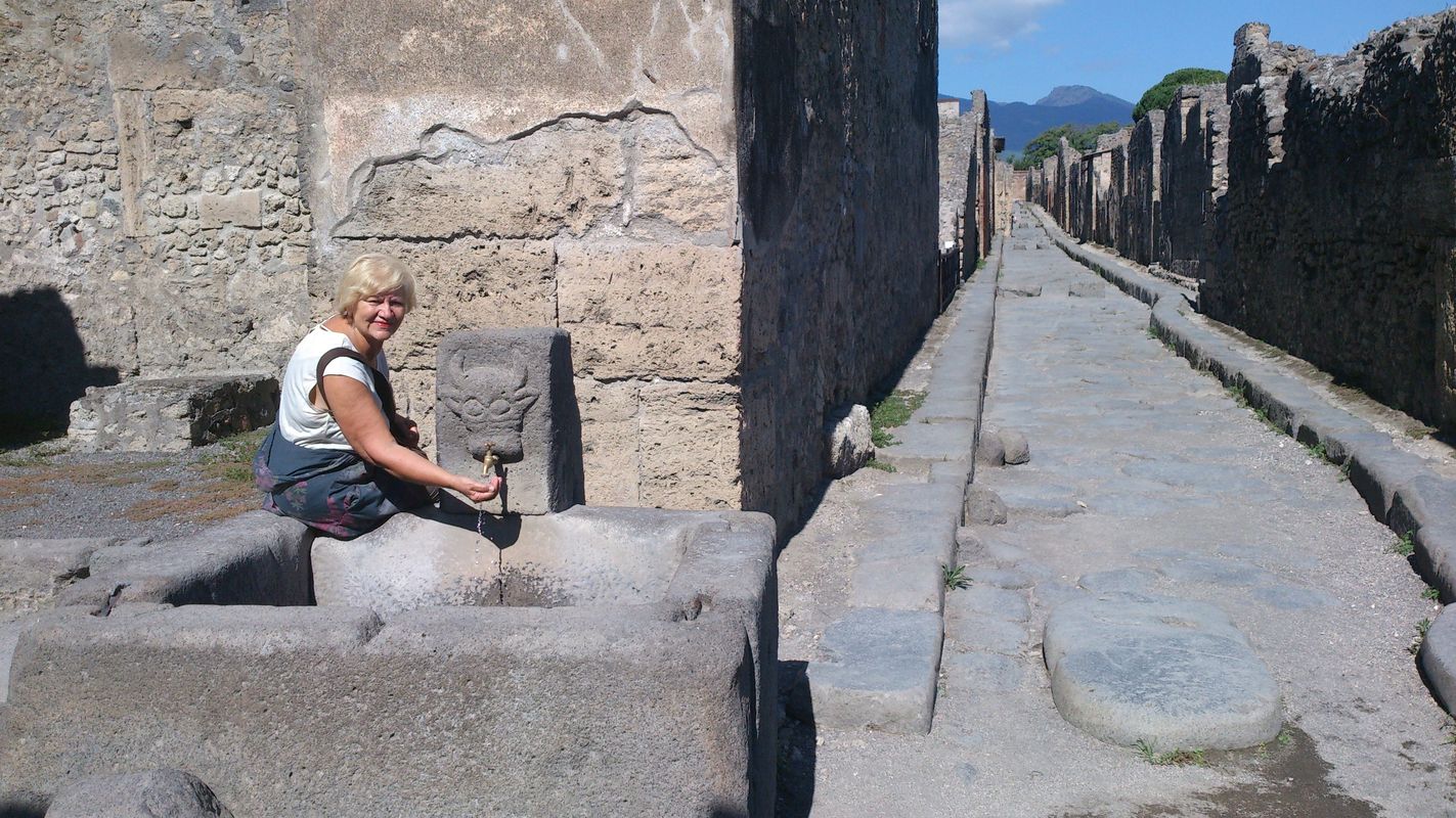 Pompei, fontana del toro
